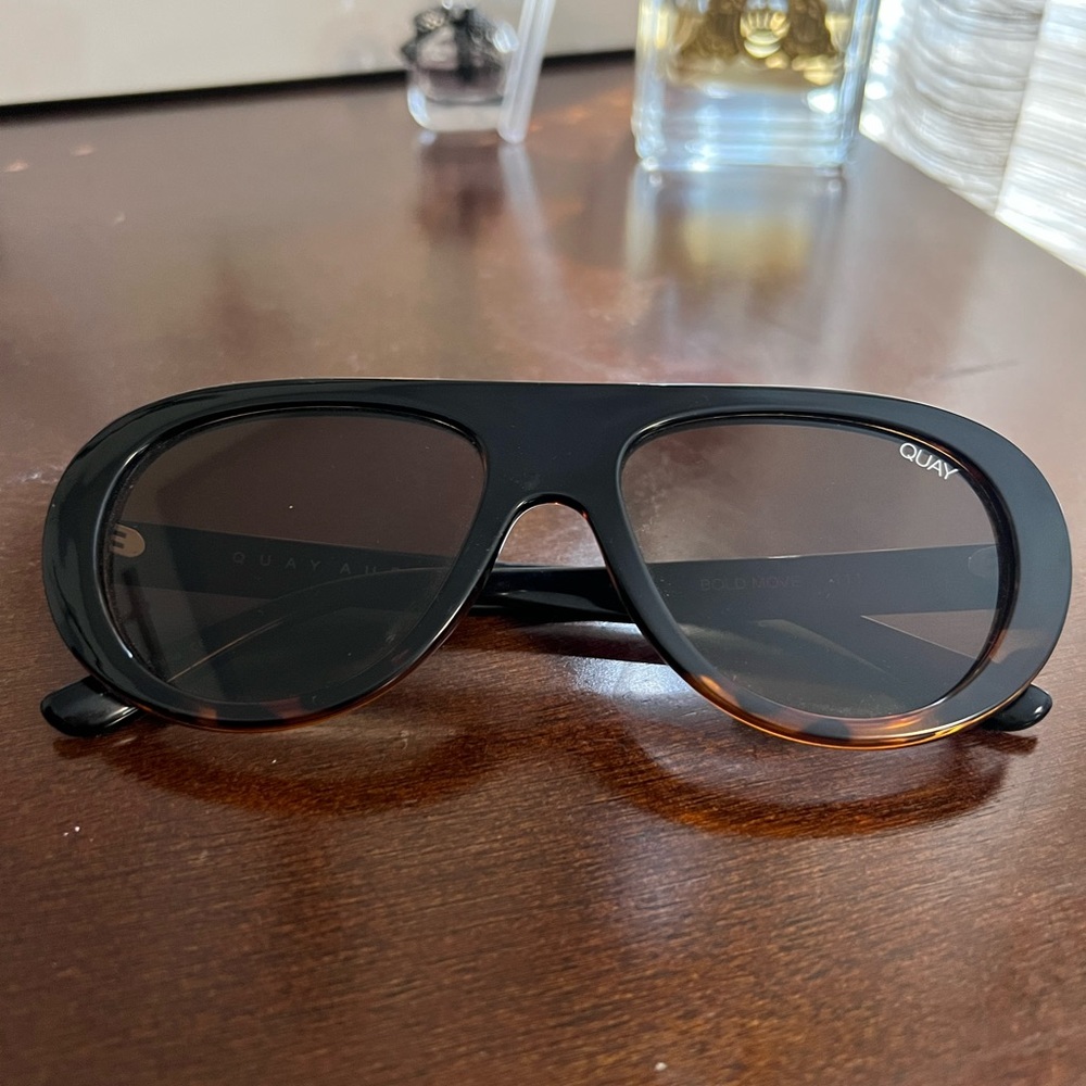Quay Oversized Aviator Sunglasses Great Condition